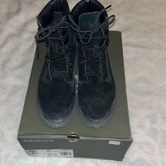 Timberland black boots size 7.5 - Picture 2 of 3